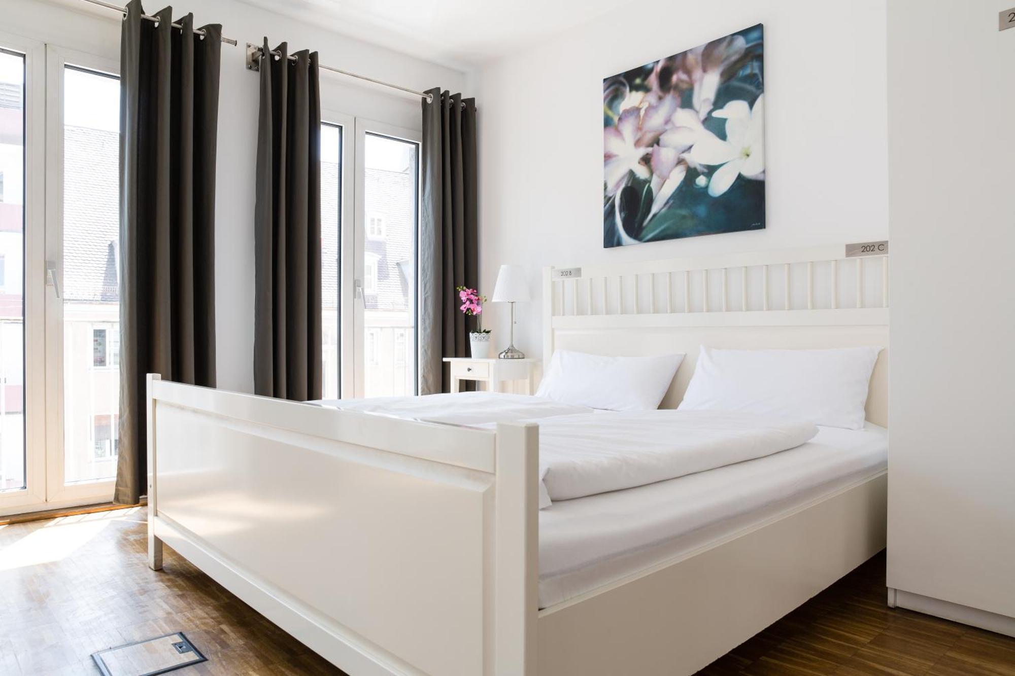 Nonstop Hotel Augsburg - Ubernacht - Hostelhotelhome Exterior foto