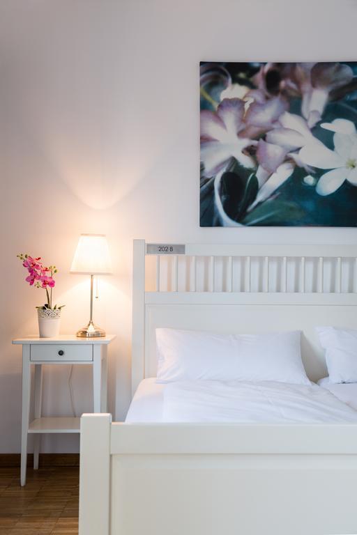 Nonstop Hotel Augsburg - Ubernacht - Hostelhotelhome Quarto foto